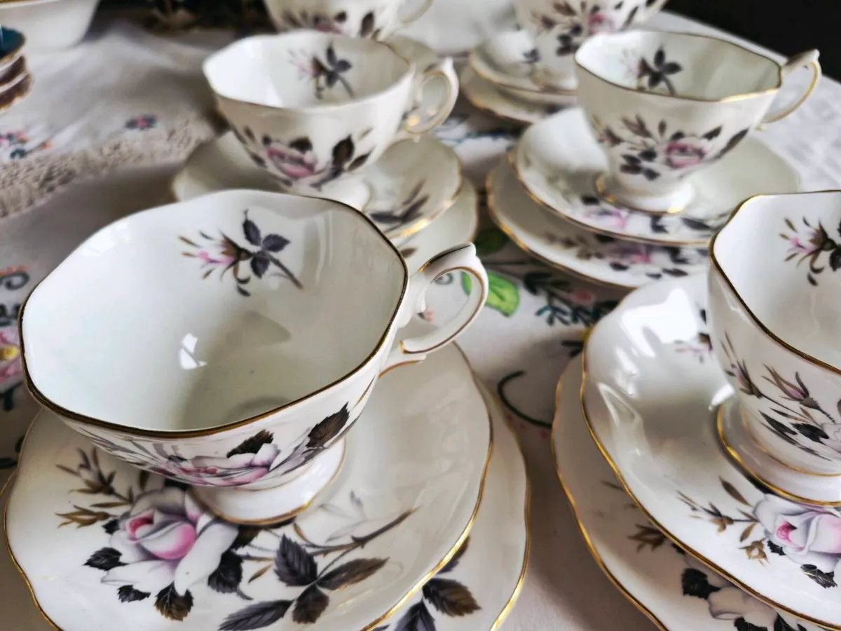 Royal Albert Queens messenger tea service - Image 4