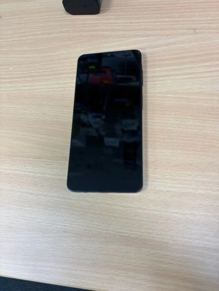 MB1001 Tablet Silver 10.1" 5MP Front and 8MP Back - Image 2