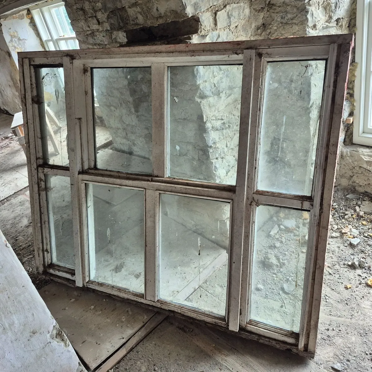 Old heritage sash windows (Non original) - Image 1