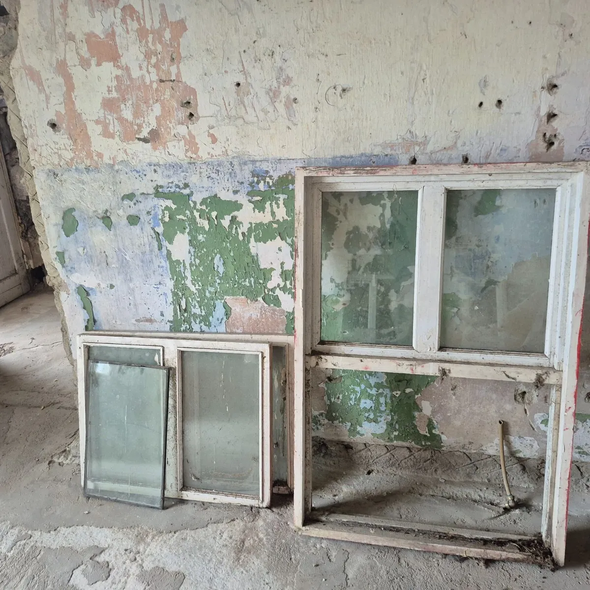 Old heritage sash windows (Non original) - Image 4