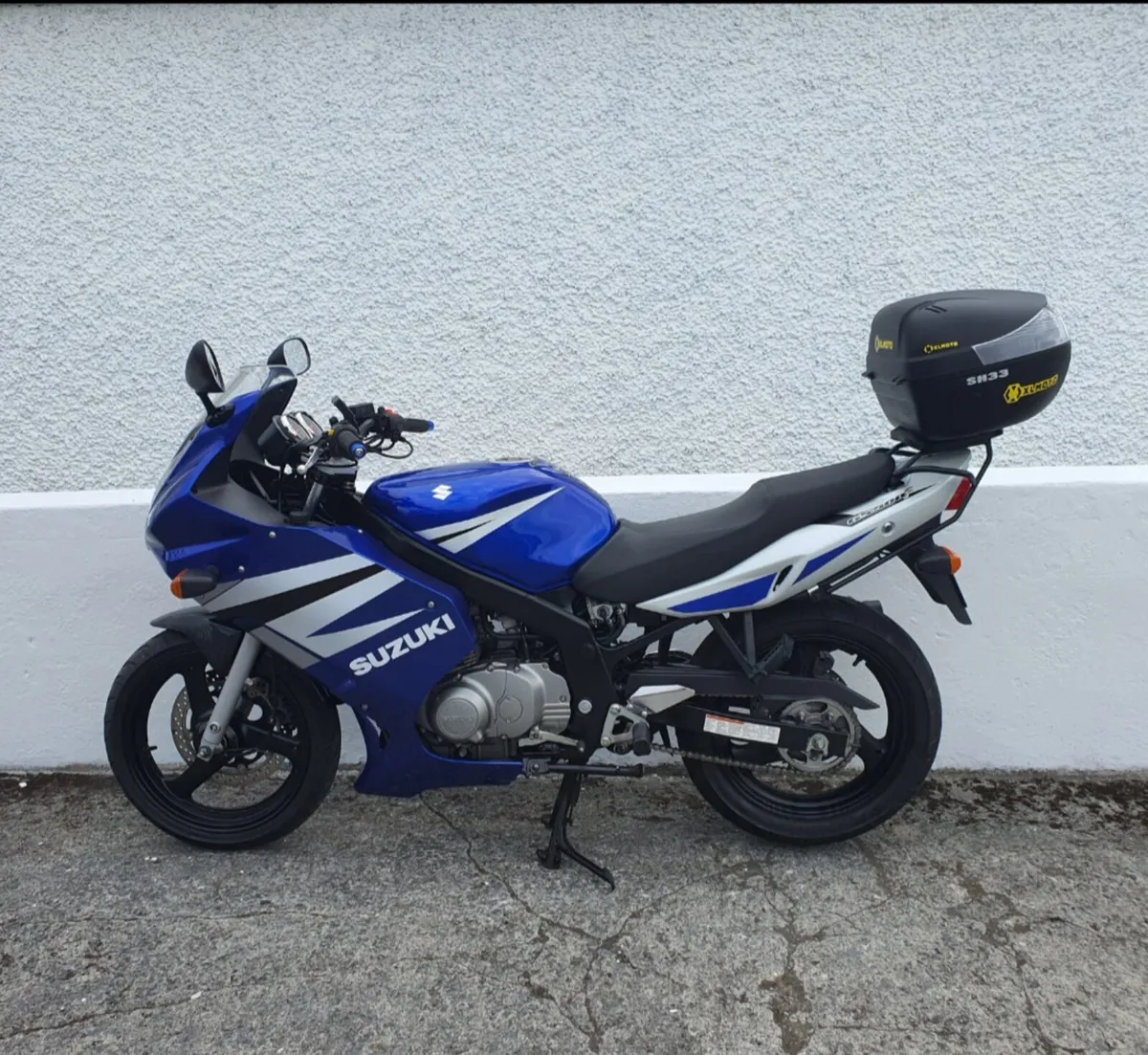 Suzuki GS 500 @ Doyles Athlone - Image 2