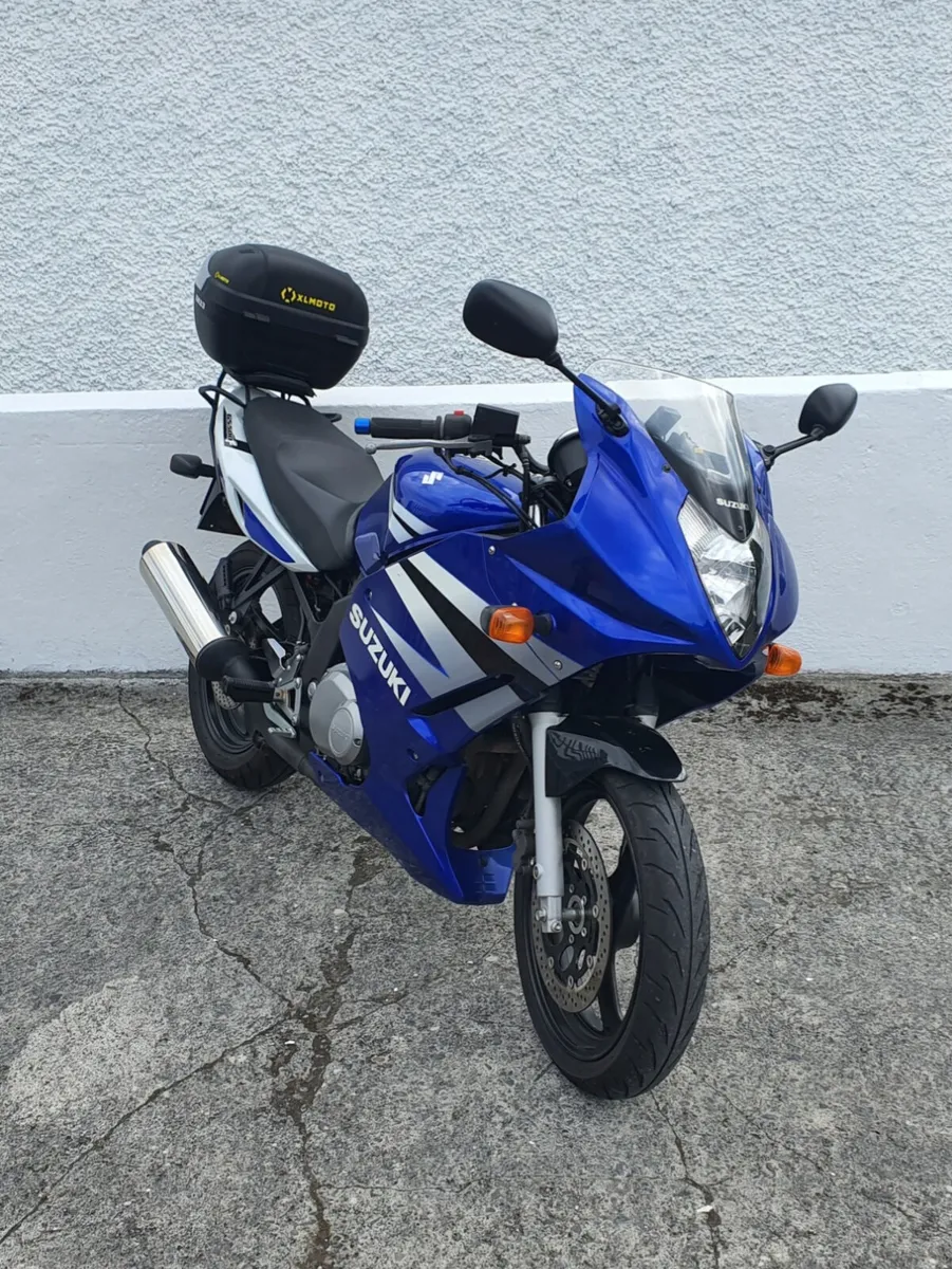 Suzuki GS 500 @ Doyles Athlone - Image 1