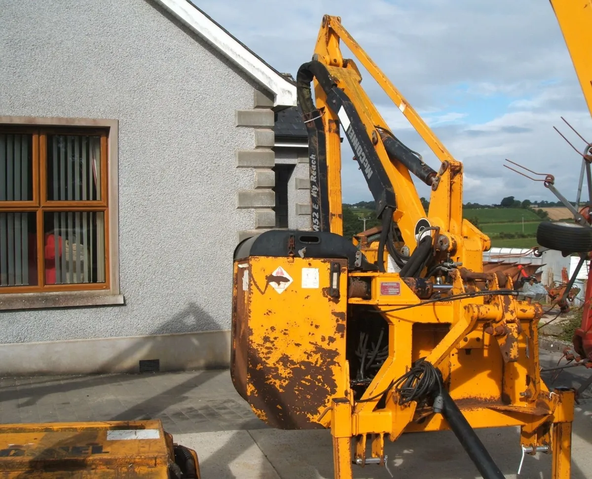 2005 McConnel PA52E hedge cutter - Image 1