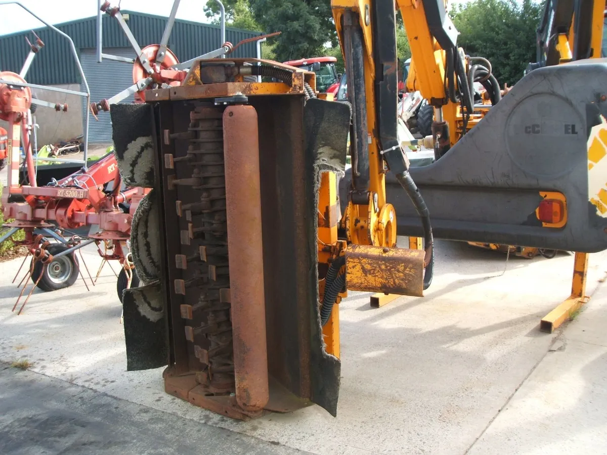 2005 McConnel PA52E hedge cutter - Image 2