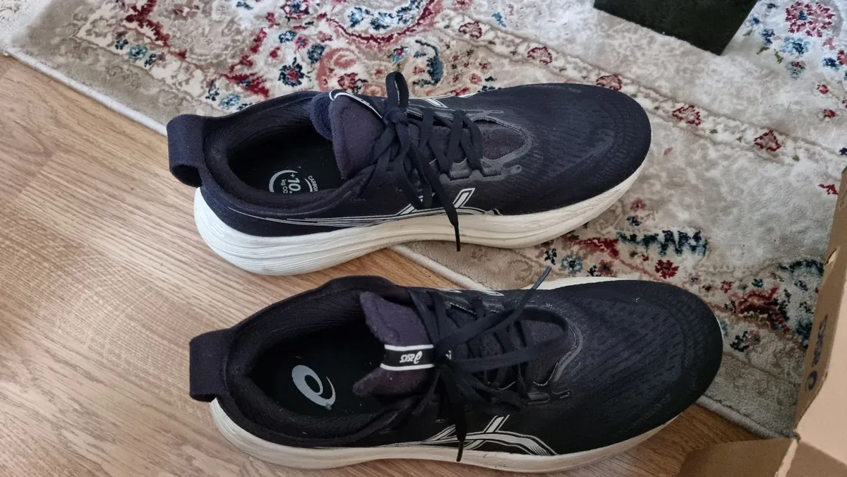Asics Nimbus 27 Men UK 10.5 - Image 1
