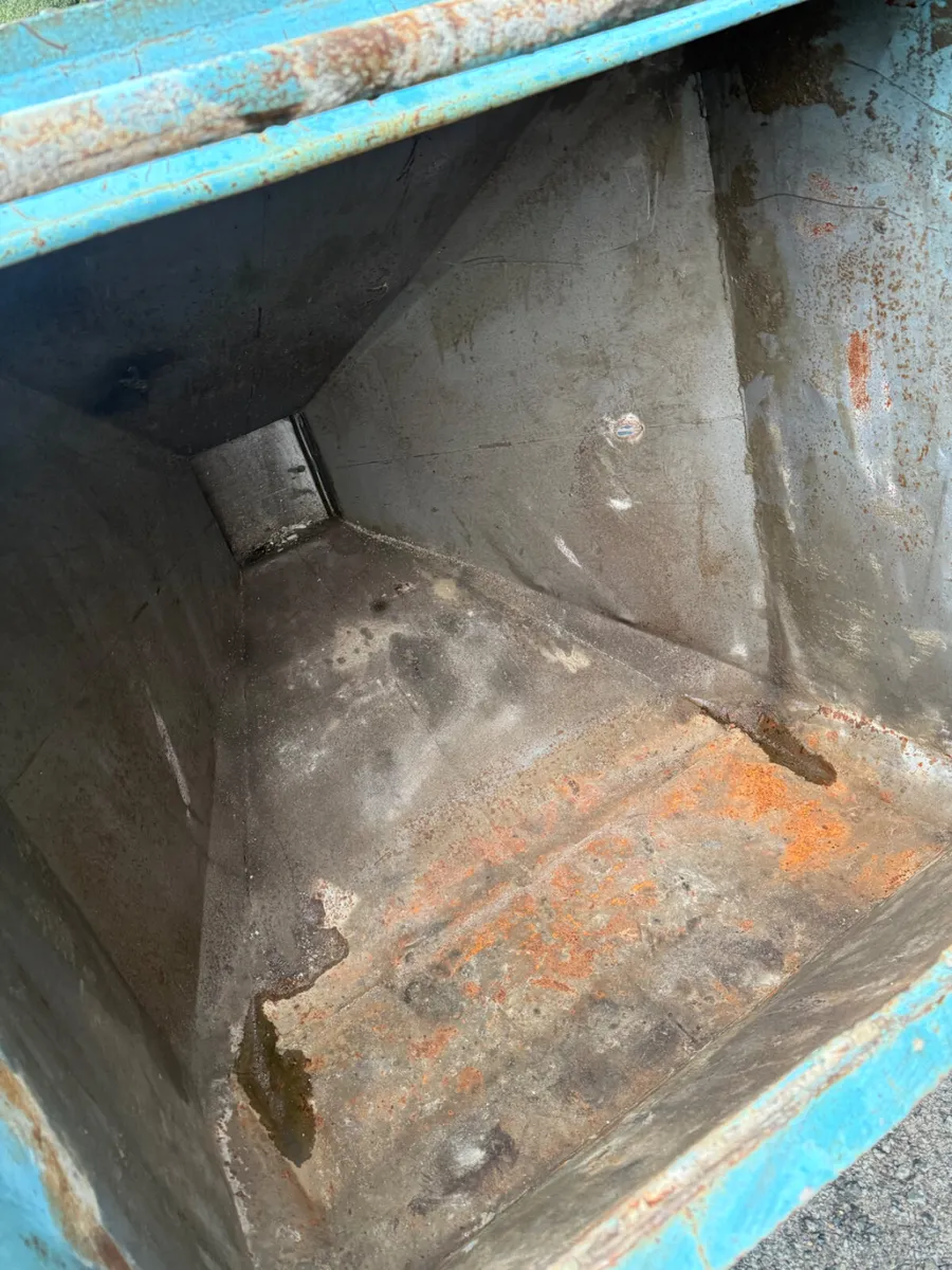 Concrete Skip - Image 4