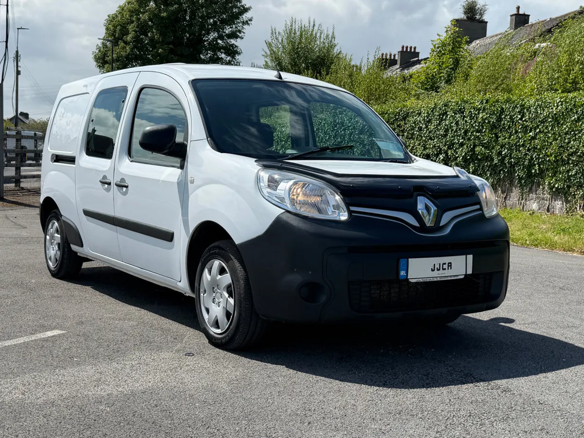 ABSOLUTELY IMMACULATE LWB RENAULT CREW CAB - Image 2