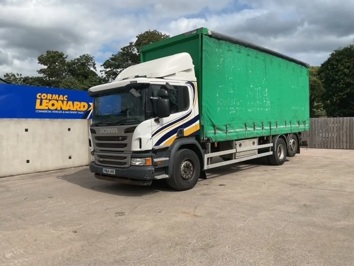 2015 SCANIA P320 6x2 Rearlift Curtainsider - Image 1