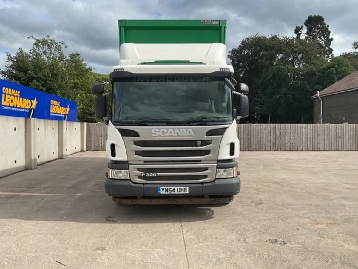 2015 SCANIA P320 6x2 Rearlift Curtainsider - Image 2