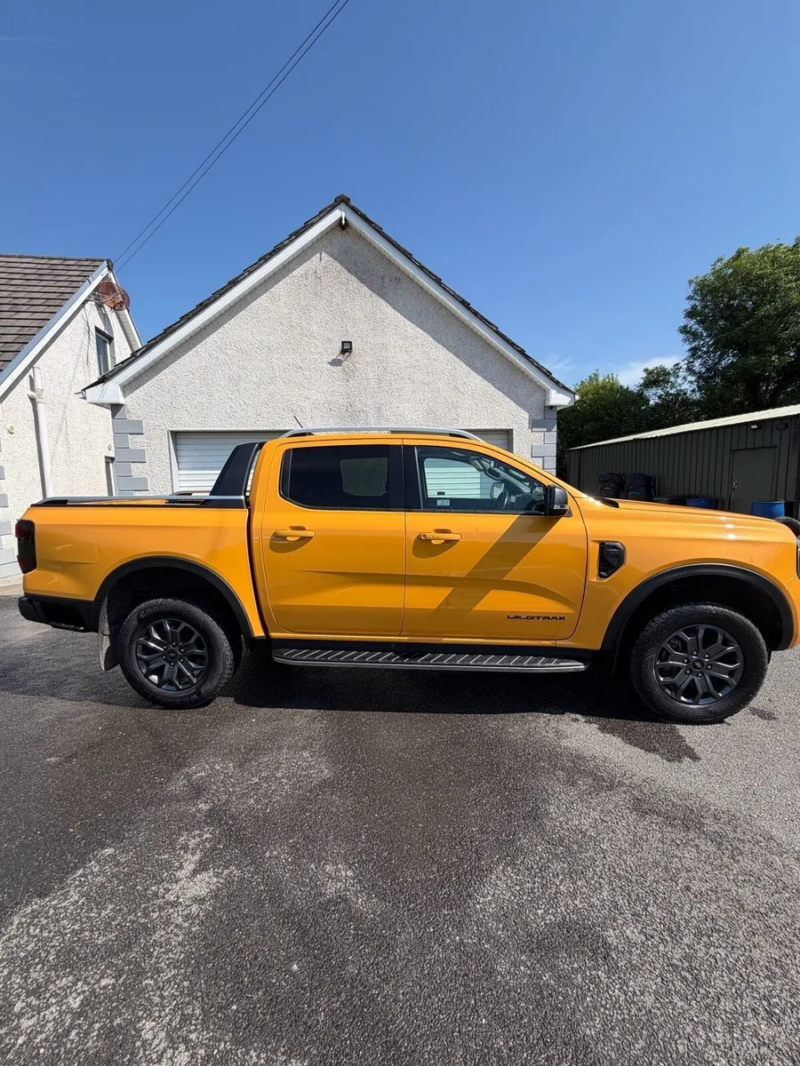 Ford Ranger WildTrack 251 full warranty 2025 72km - Image 3