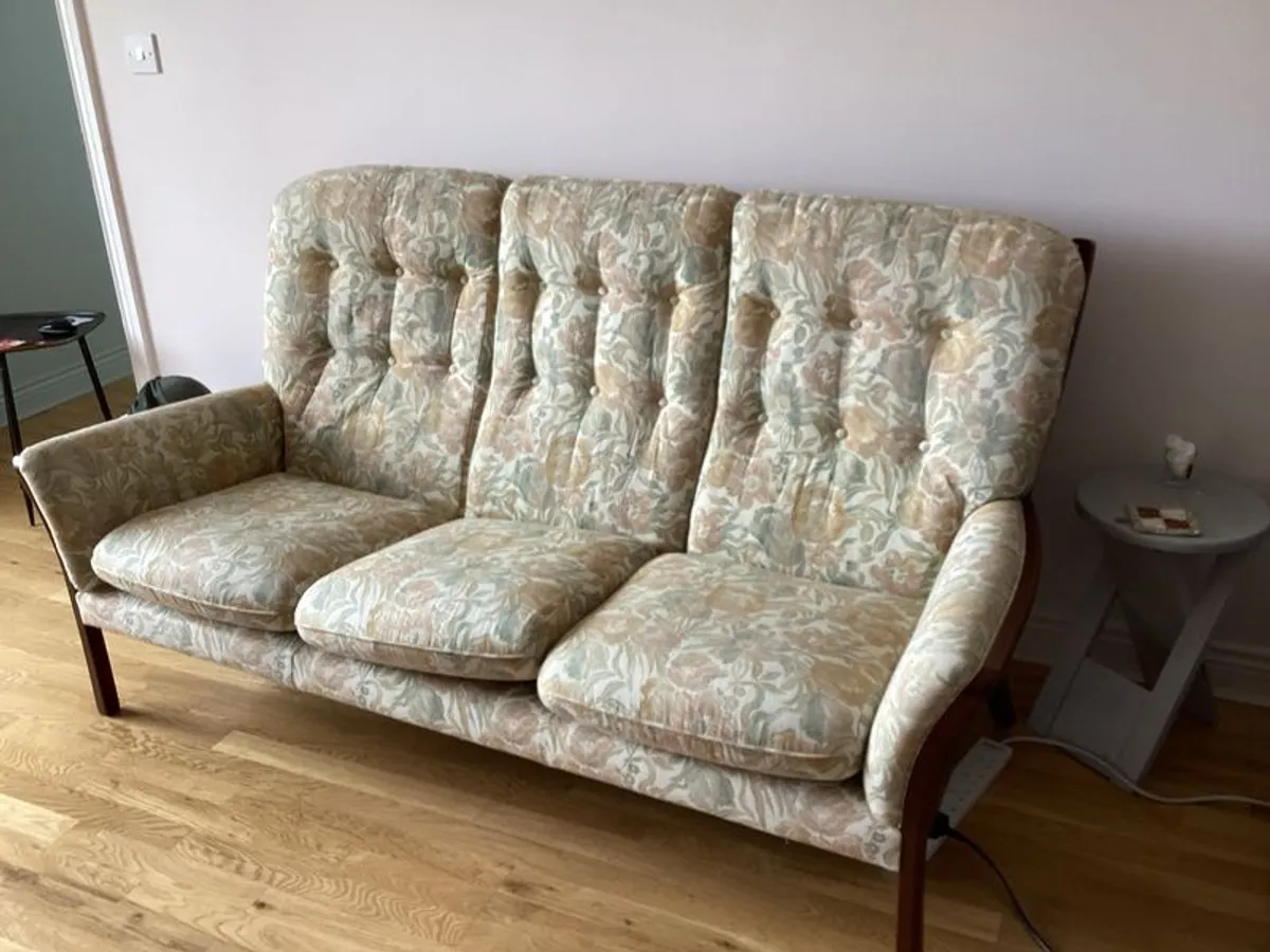 couch - Image 2