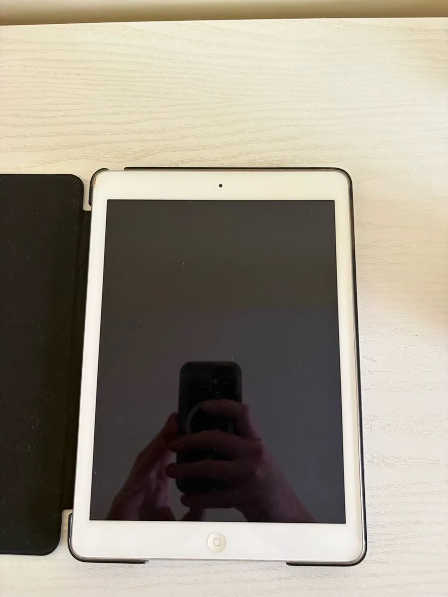 iPad - Image 1