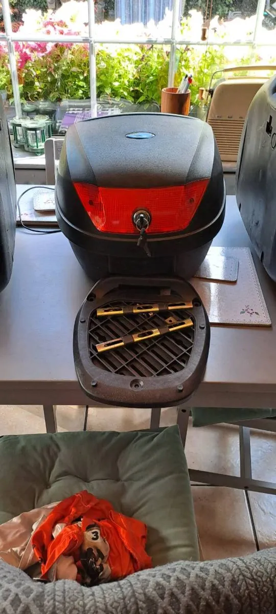 Topbox and panniers - Image 2