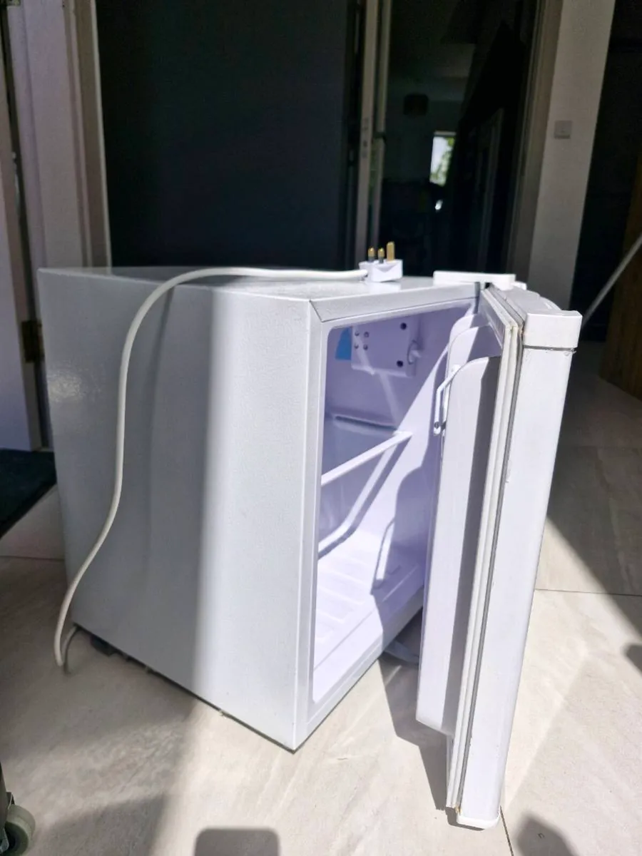 Mini Fridge - Image 3