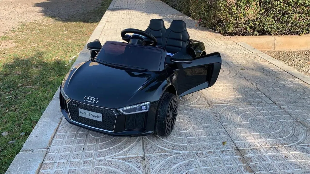 Licensed Audi R8 Spyder 12V Electric Car Black - Image 3