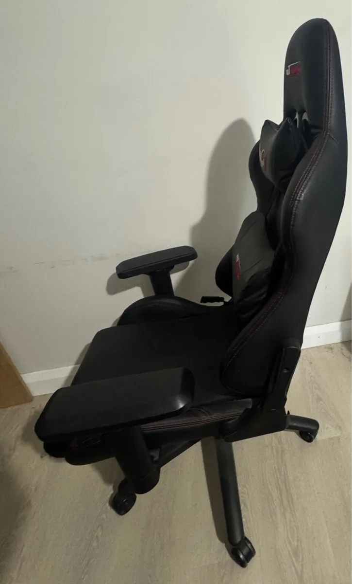 Gaming chair - Image 1