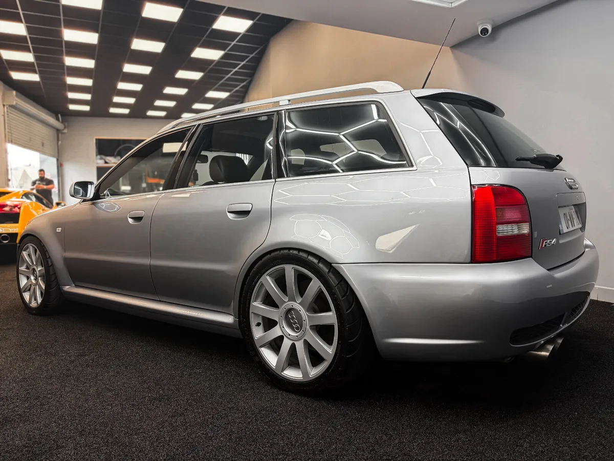 Audi RS4 2001 - Image 2