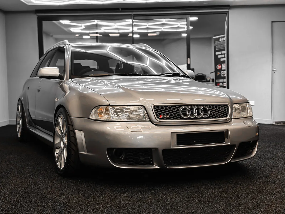 Audi RS4 2001 - Image 1
