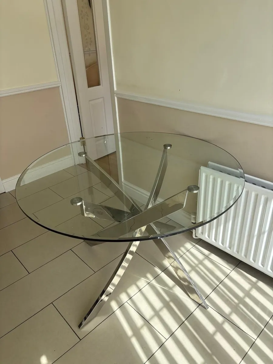 Kitchen table and sitting room furniture - Image 3