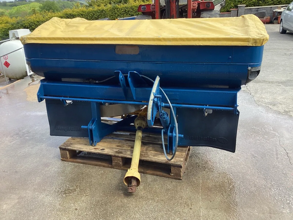 6 FERTILISER SPREADERS SEE PICTURES - Image 3