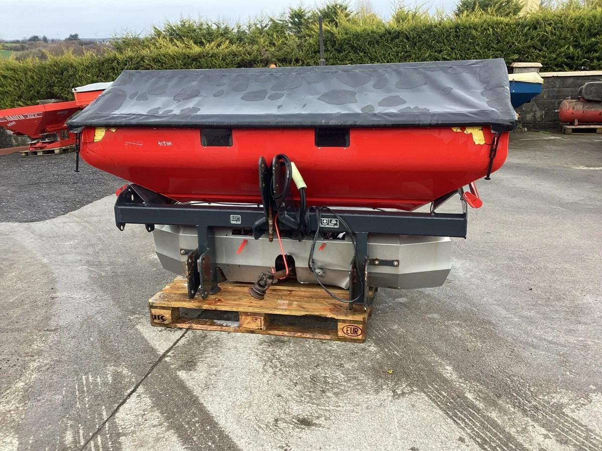6 FERTILISER SPREADERS SEE PICTURES - Image 4