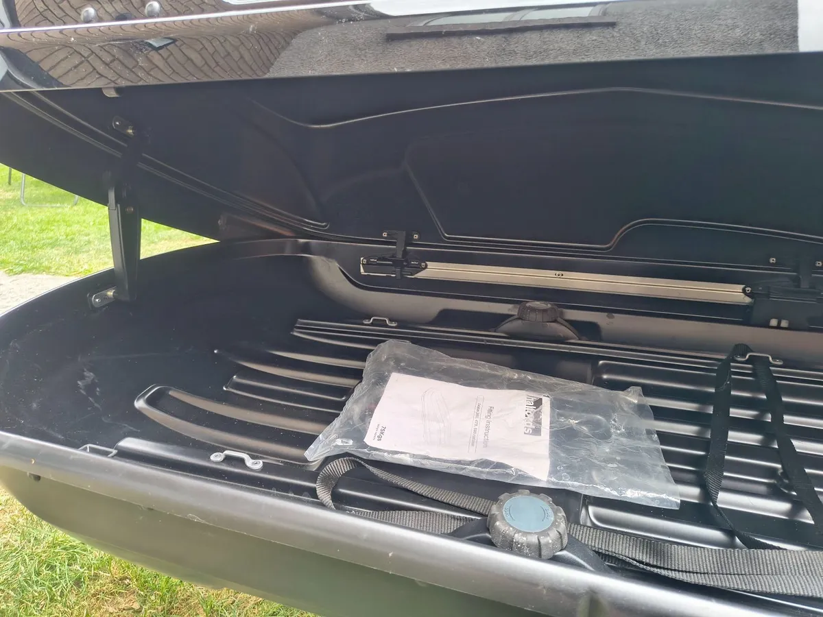 Roof Box 580L - Image 1