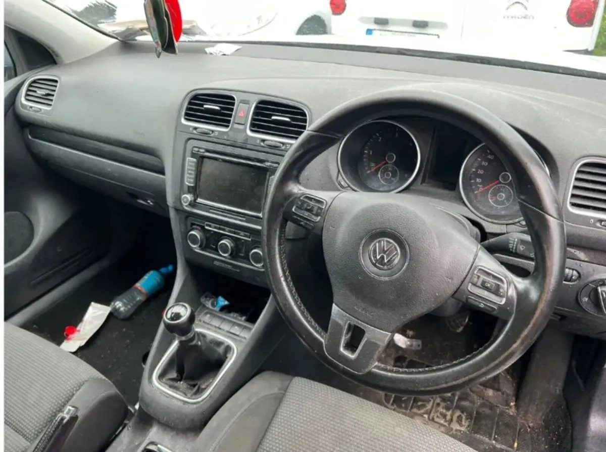 2011 Vw Golf 1.6 Tdi only 220 kms - Image 4
