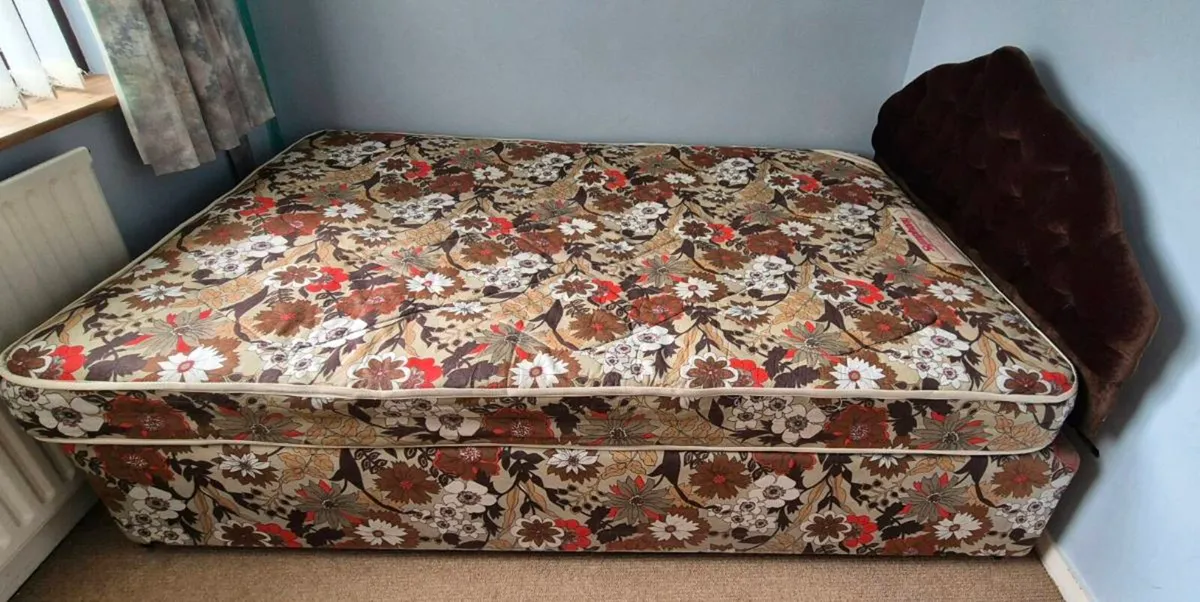 4ft divan bed, mattress and headboard - Image 1