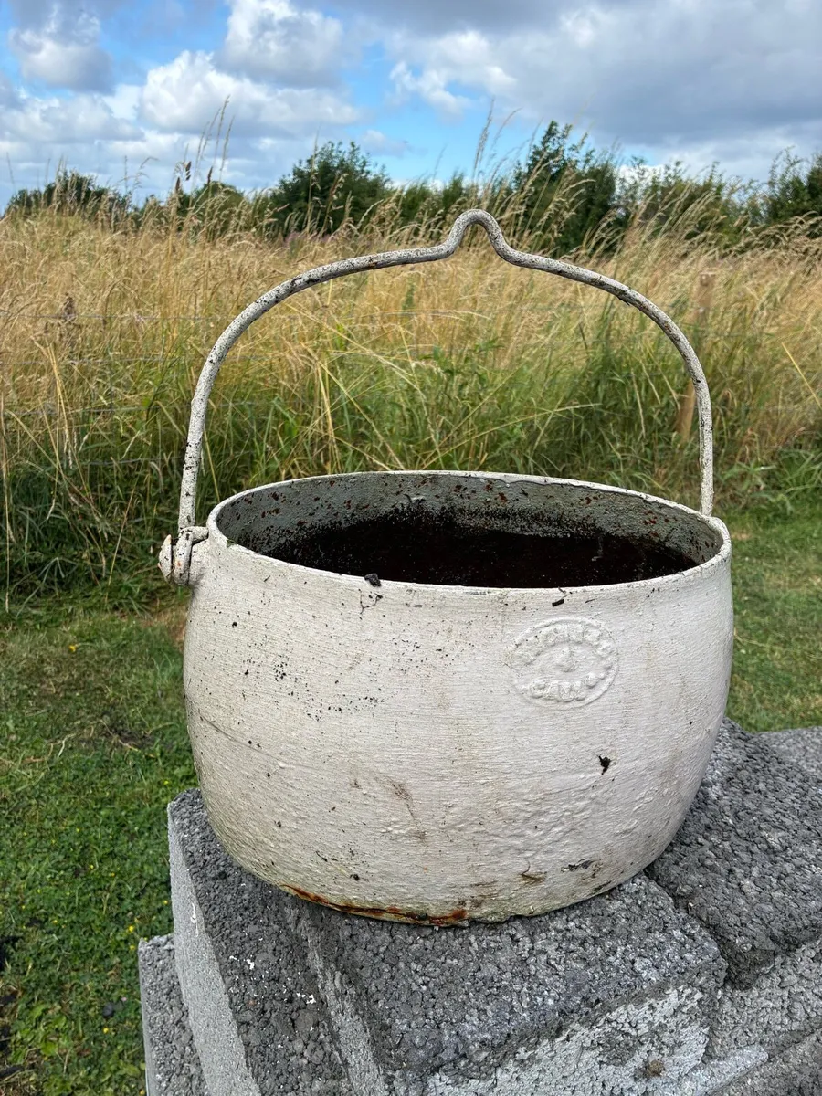 Cast iron skillet pot - Image 1