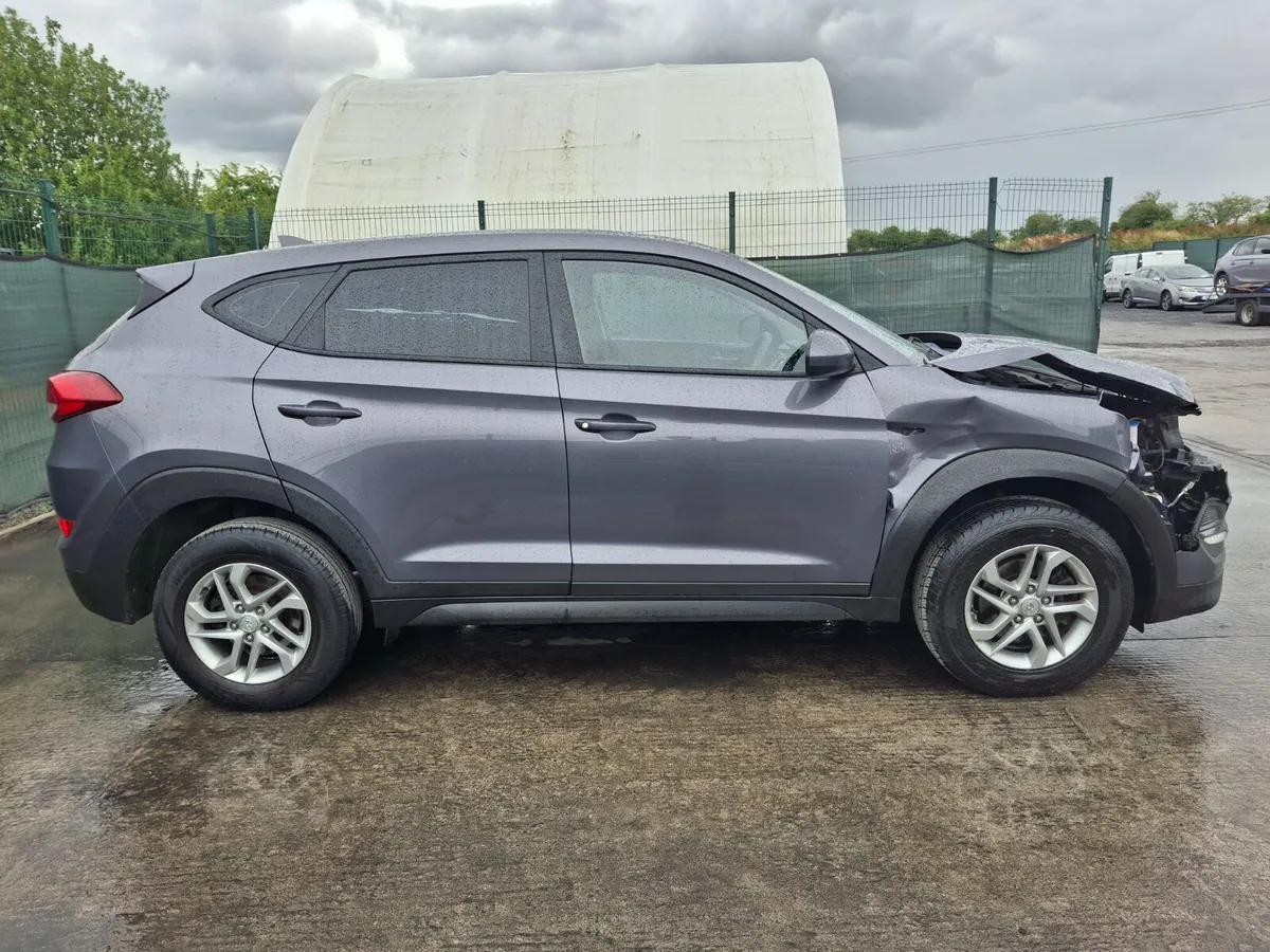 162 Hyundai Tucson  Light Damage - Image 4
