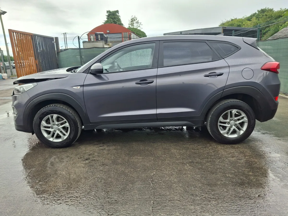 162 Hyundai Tucson  Light Damage - Image 2