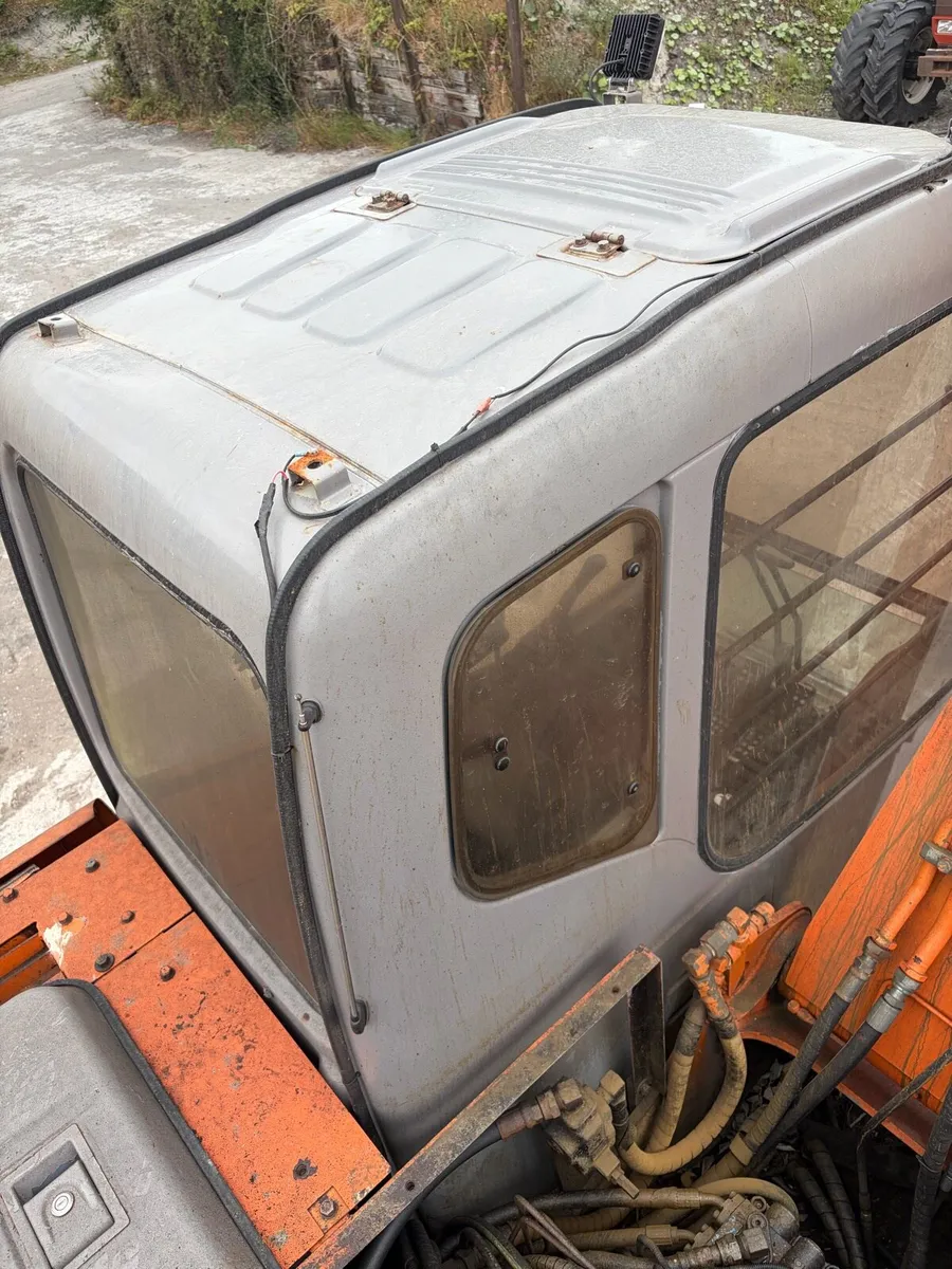 2001 Hitachi ex120-5 (trade in taken) - Image 3