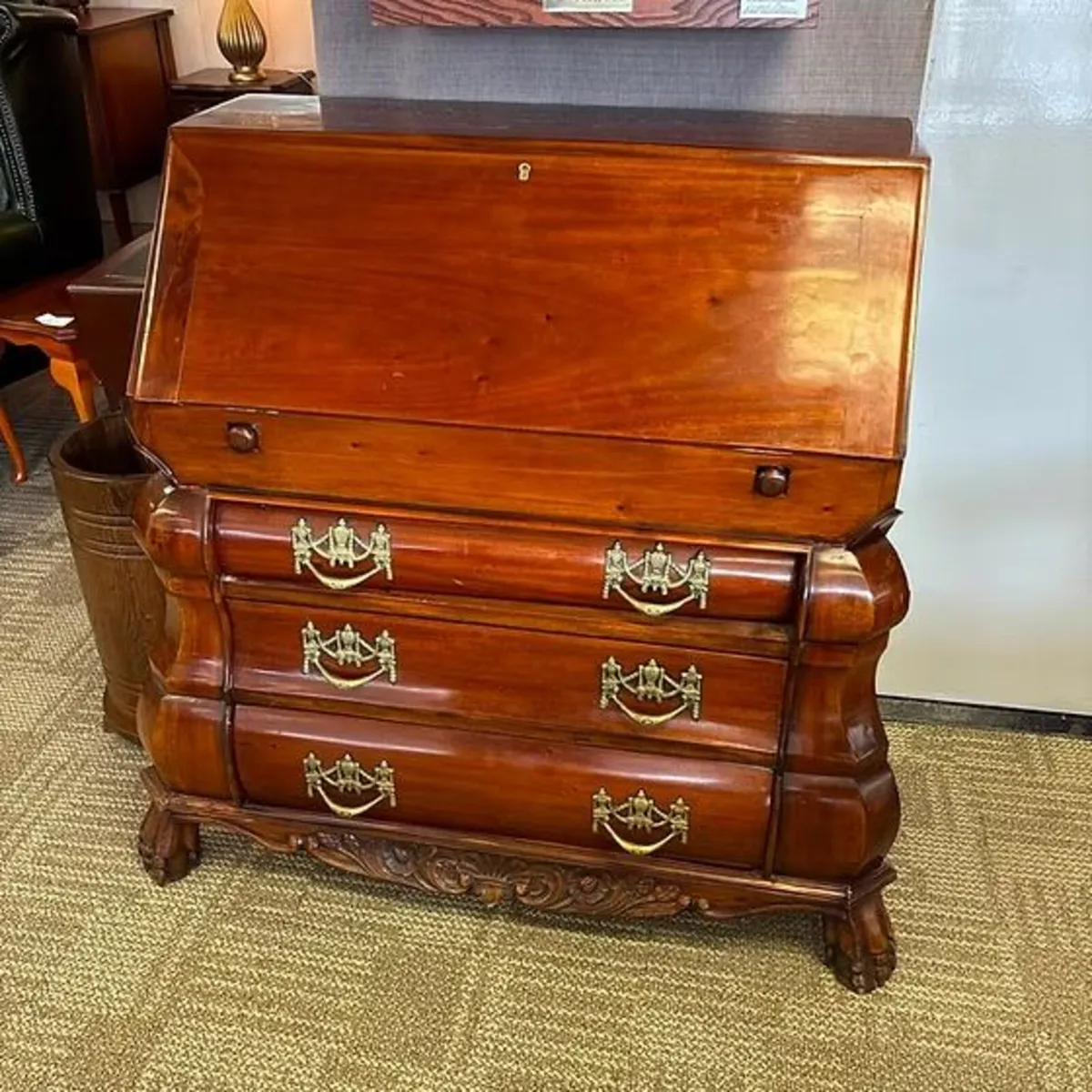 Victorian-style mahogany bureau. Fall-front writin