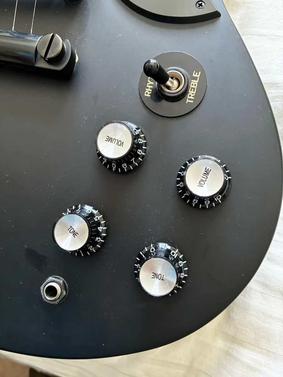 Epiphone SG Goth G-400 + Marshall MG30DFX Amp - Image 3
