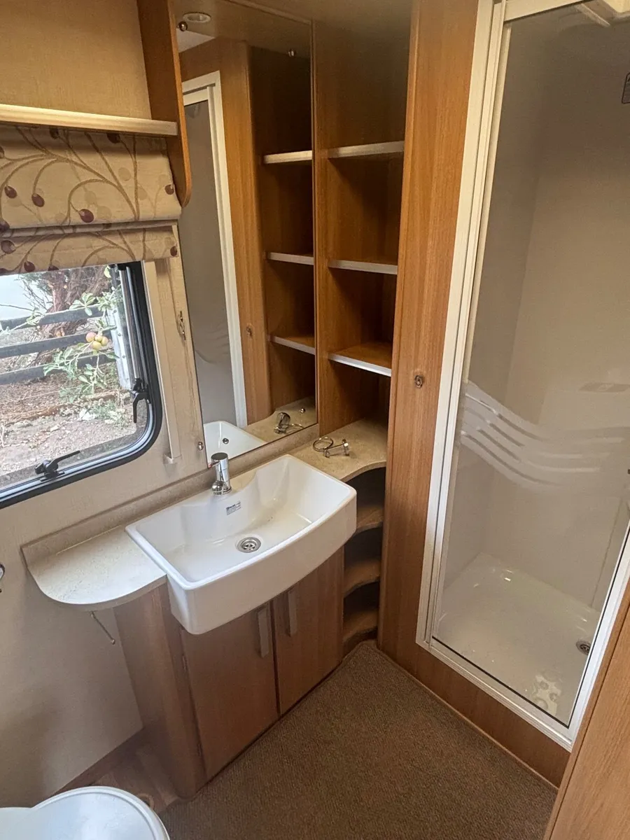 Caravan - Coachman 201 4 Berth 560 VIP - Image 4