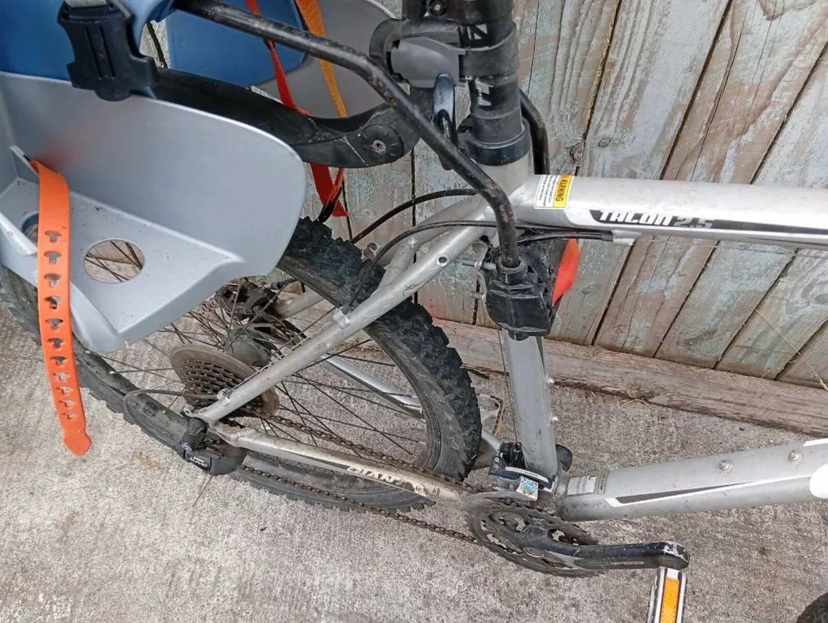 Giant 2.5 adults bike with child seat. - Image 2