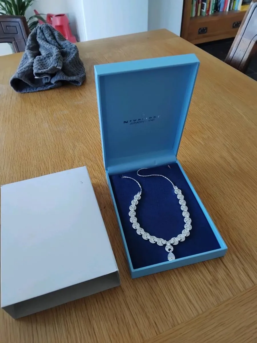 Newbridge Vintage clear stone necklace
