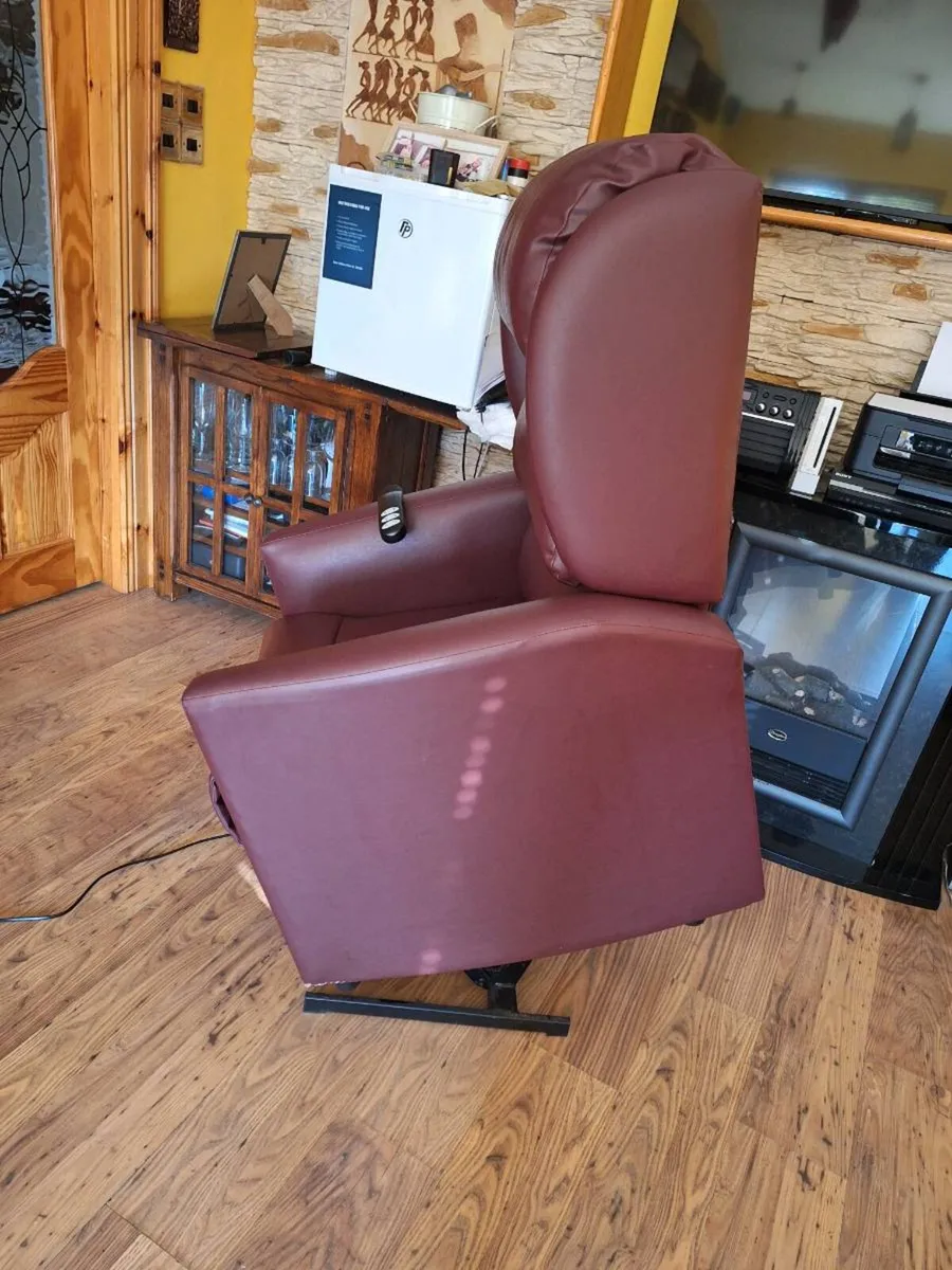Riser recliner electric armchair - Image 3