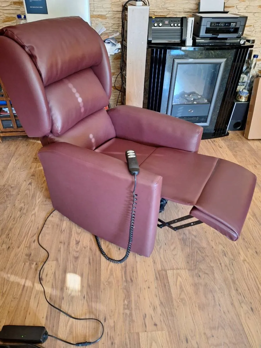 Riser recliner electric armchair - Image 4