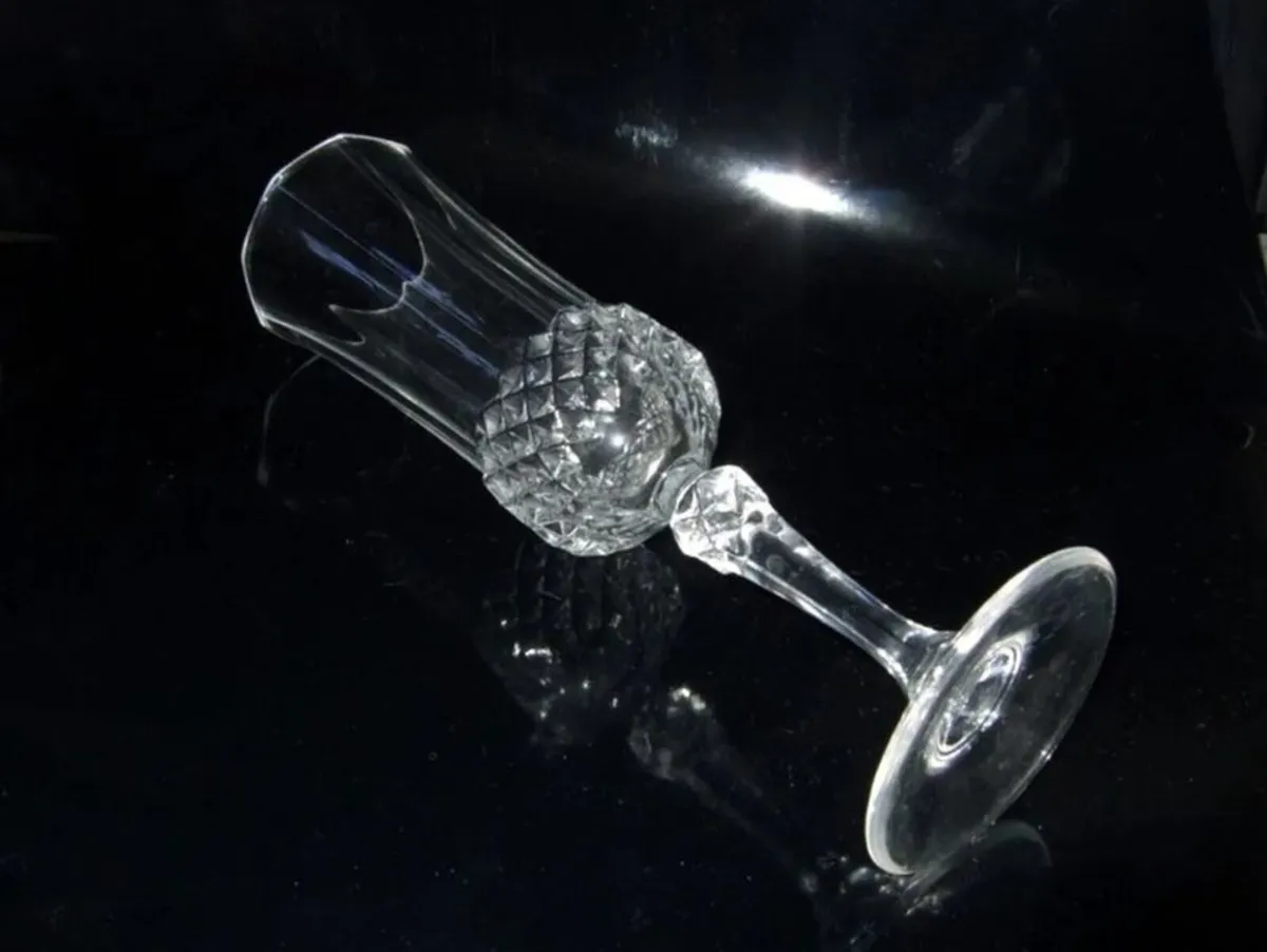 Set of 4 Vintage Cristal d'Arques Crystal Flutes - Image 3