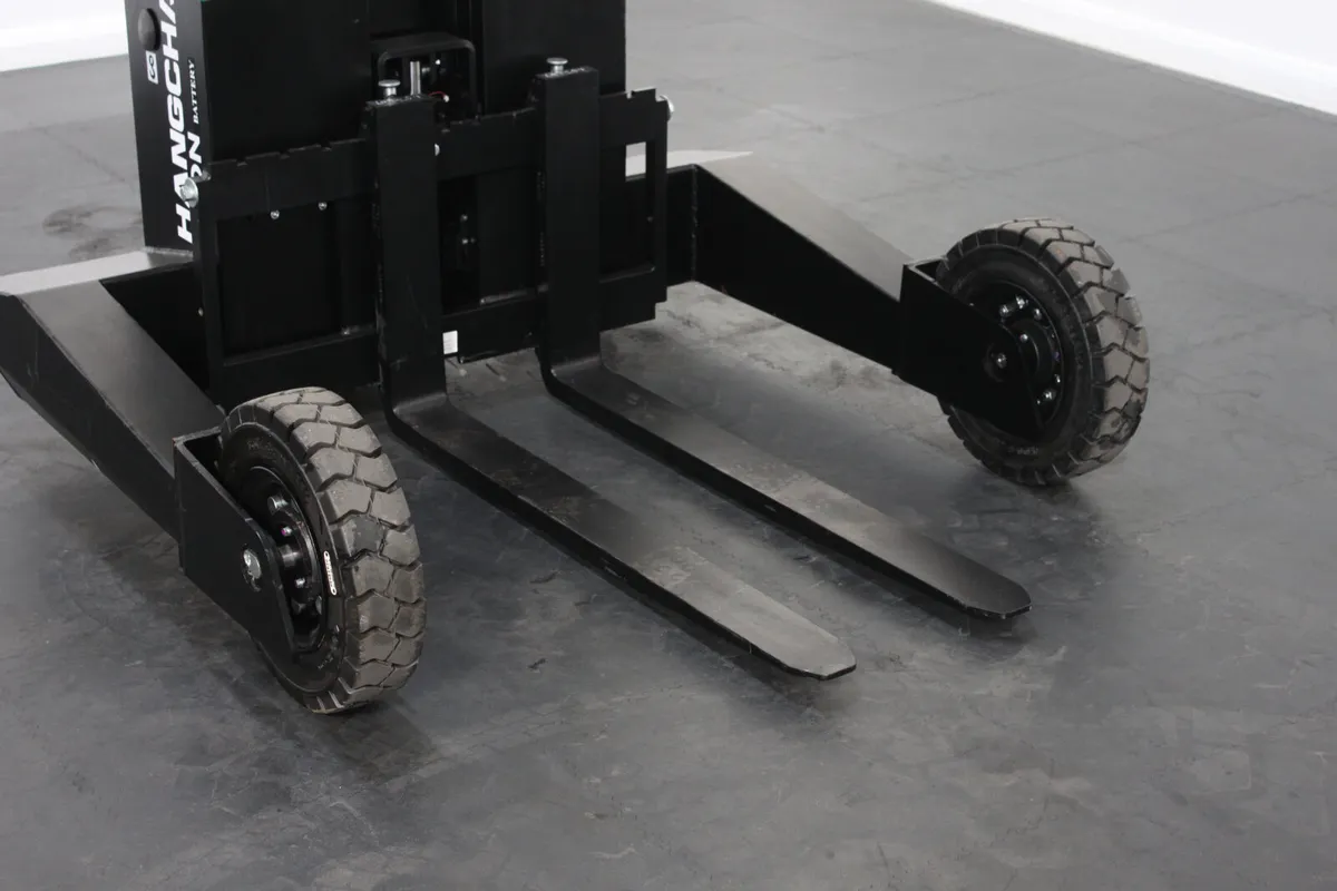 Hangcha RTP15 Rough Terrain Electric Pallet Truck - Image 4