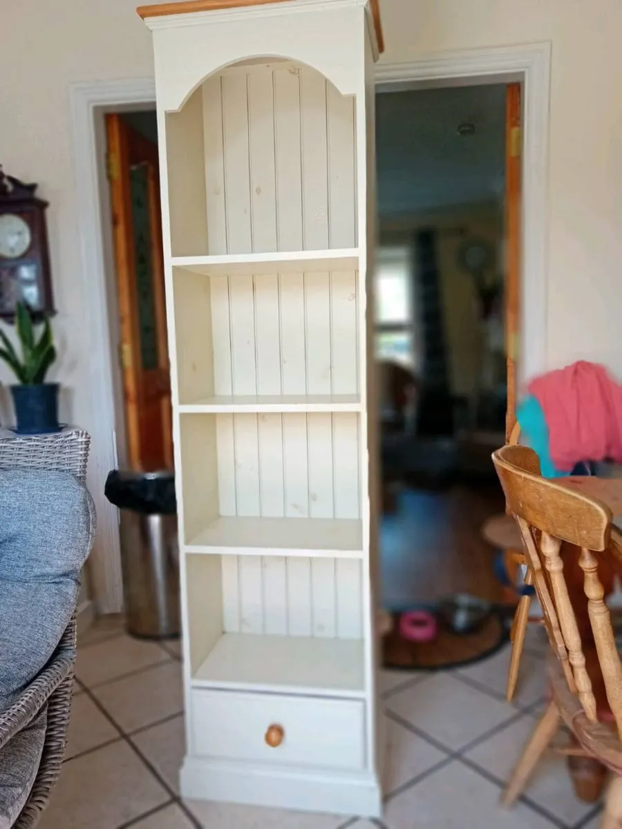 Corner book shelf and tv  gardening books 5 each - Image 1