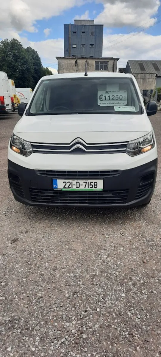 Citroen Berlingo 2022 3 seats - Image 2