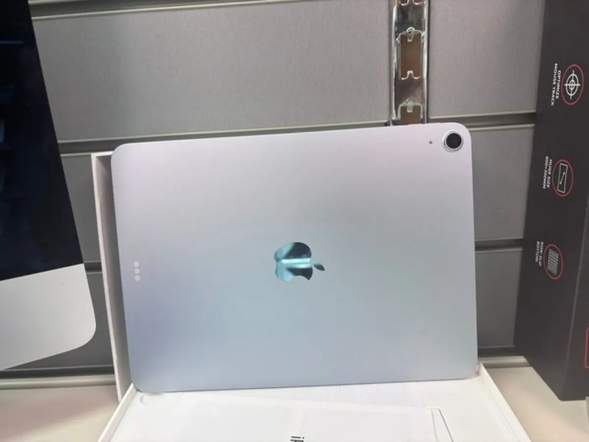 Apple iPad Air 11" (M3) Wi-Fi Blue+Magic Keyboard - Image 3