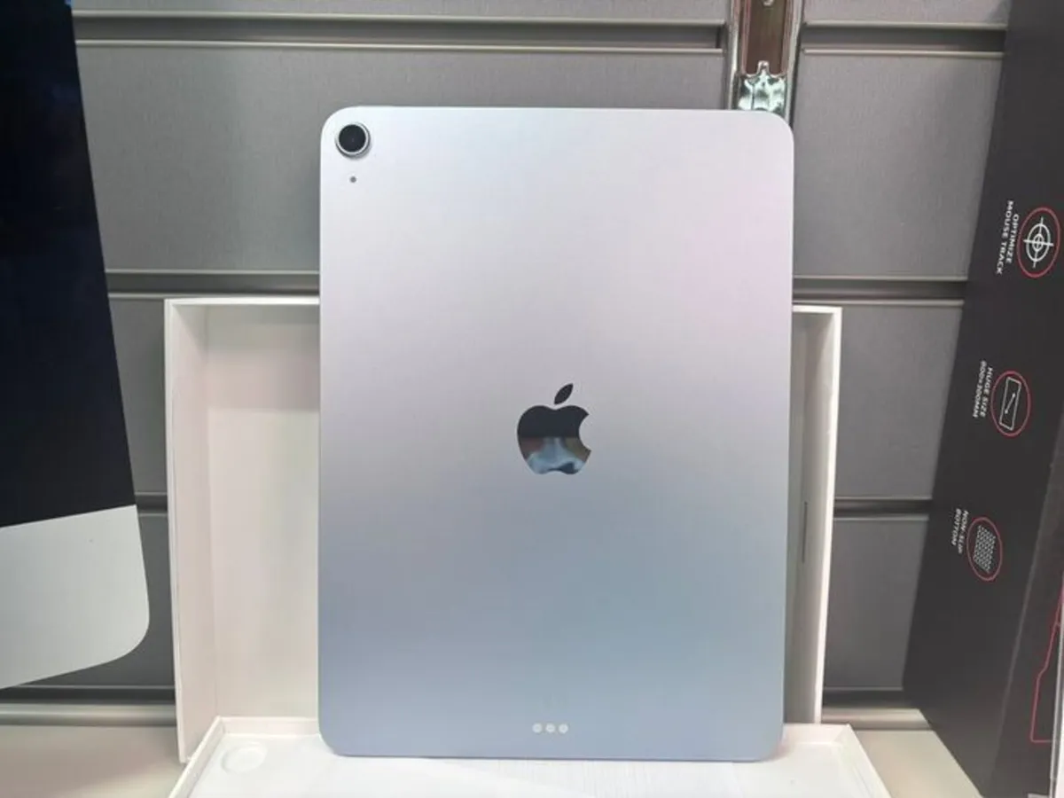Apple iPad Air 11" (M3) Wi-Fi Blue+Magic Keyboard - Image 4