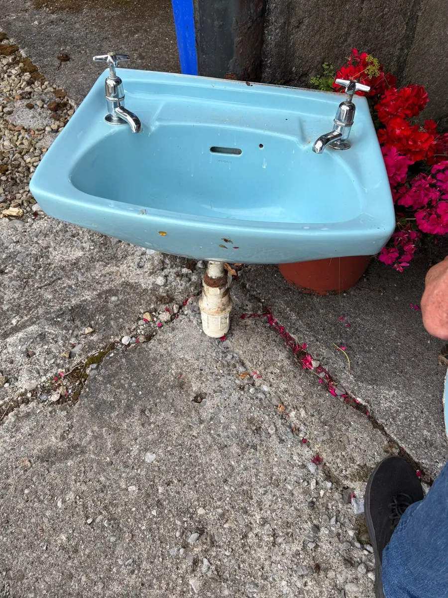 Cast Iron, Bath , toilet , sink set - Image 4
