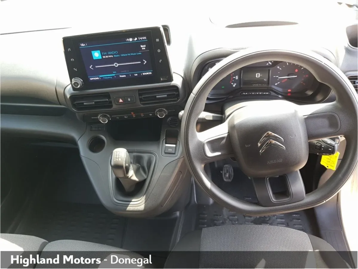 Citroen Berlingo TOUCH BlueHDi - Image 2