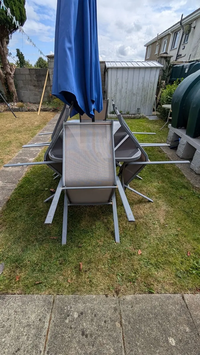 Garden table and chairs - Image 1
