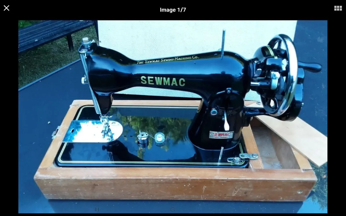 SEWING MACHINE  SEWMAC HAND CRANK - Image 1