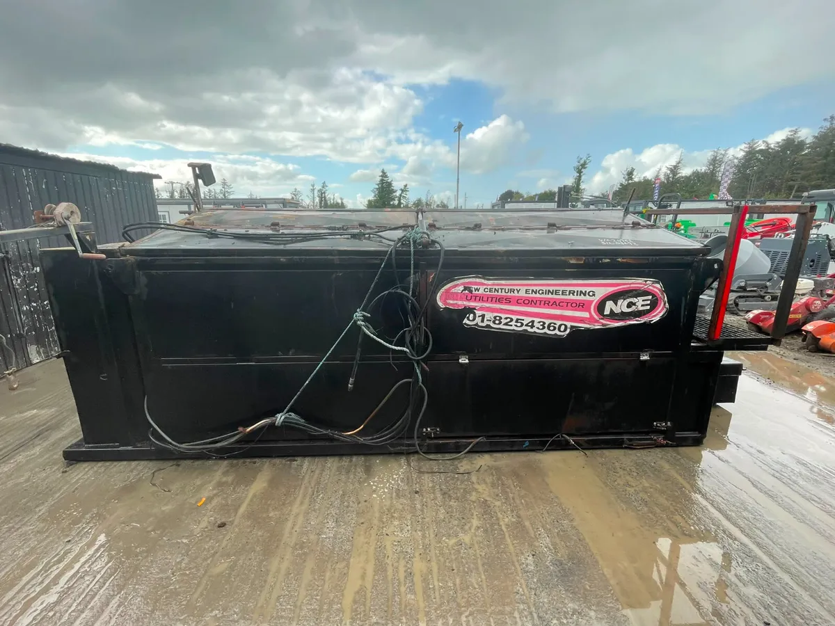 hot box /heated bitumen carrying unit - Image 1